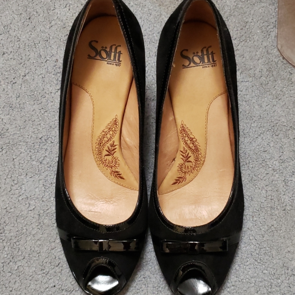 Sofft suede/patent black heels